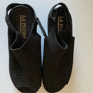 La Plume Women's Black Suede Sandals Size 7